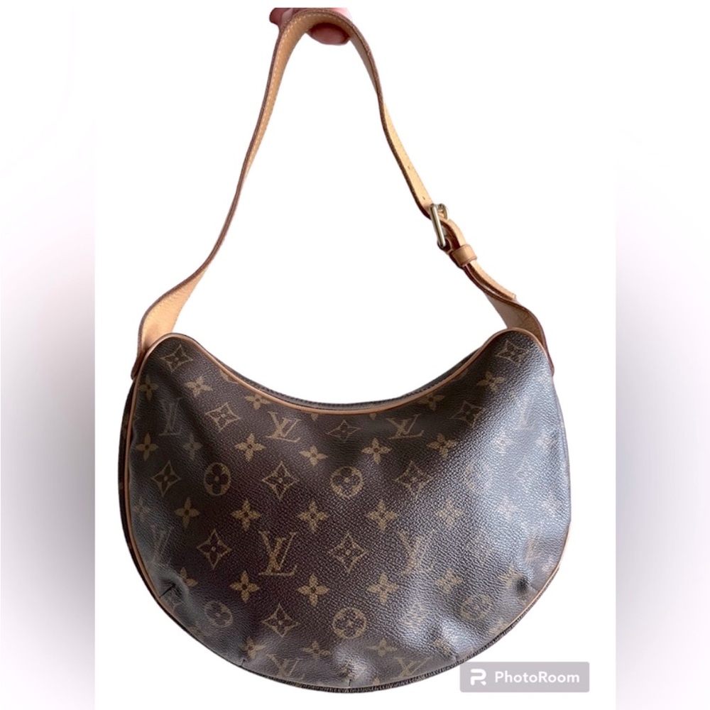 LOUIS VUITTON CROISSANT
MM HOBO
SHOULDER BAG MONOGRAM